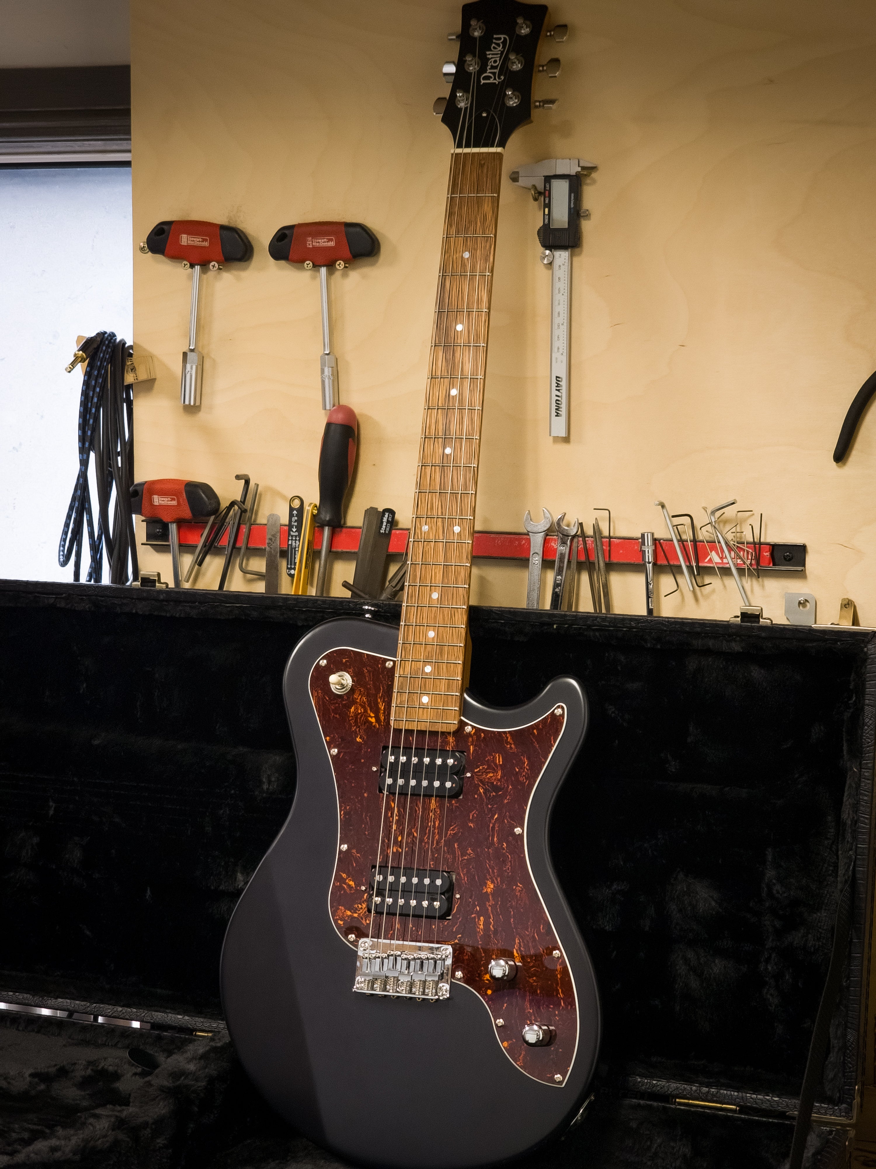 Deville Classic- Black